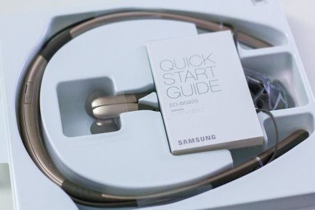 Guide - Gray Samsung Wireless Neckband Headphones